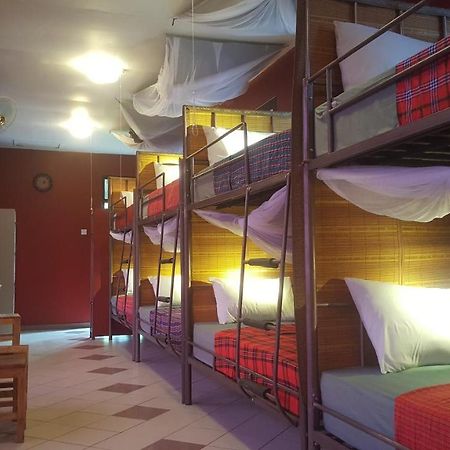 Hunch Backpackers Hostel Dar es Salaam Exterior photo