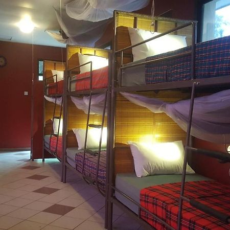 Hunch Backpackers Hostel Dar es Salaam Exterior photo