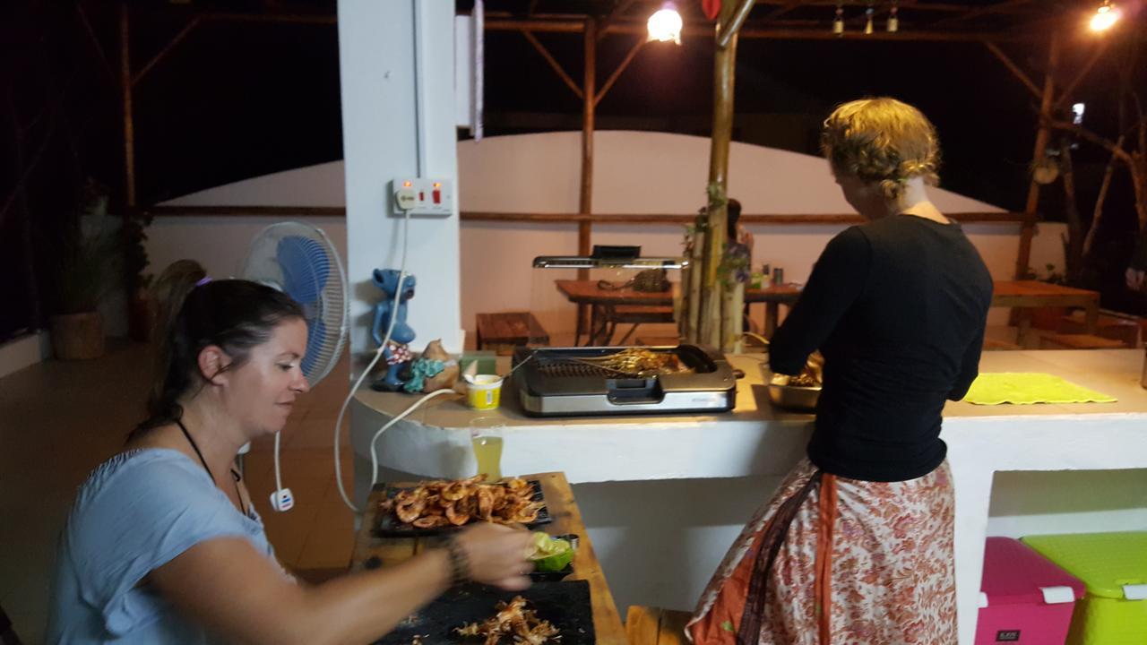 Hunch Backpackers Hostel Dar es Salaam Exterior photo
