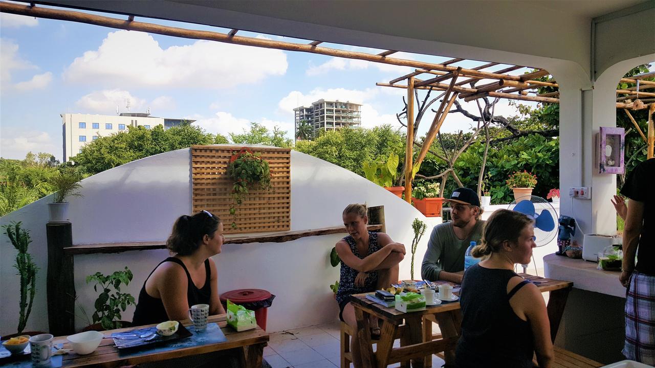 Hunch Backpackers Hostel Dar es Salaam Exterior photo