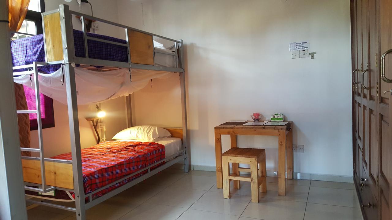 Hunch Backpackers Hostel Dar es Salaam Exterior photo