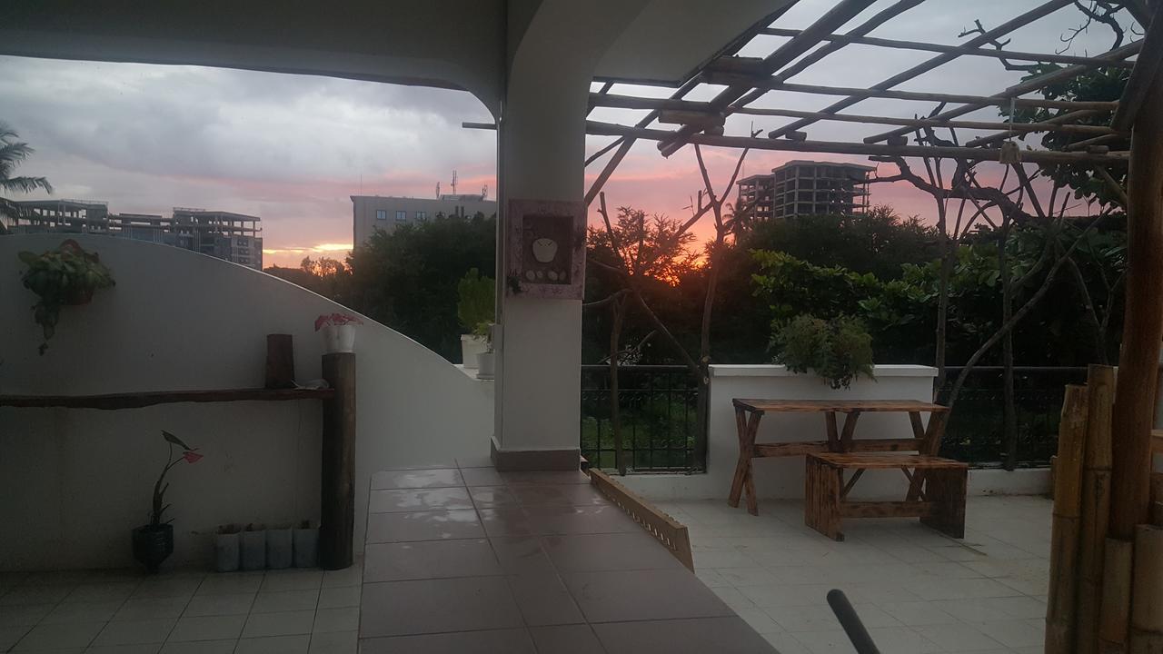 Hunch Backpackers Hostel Dar es Salaam Exterior photo