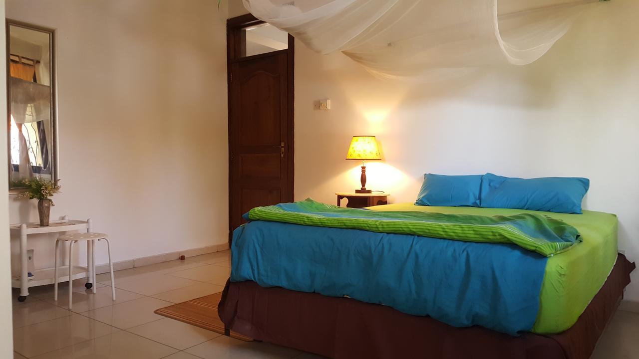 Hunch Backpackers Hostel Dar es Salaam Exterior photo