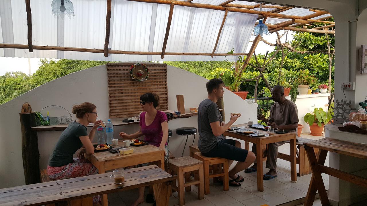 Hunch Backpackers Hostel Dar es Salaam Exterior photo