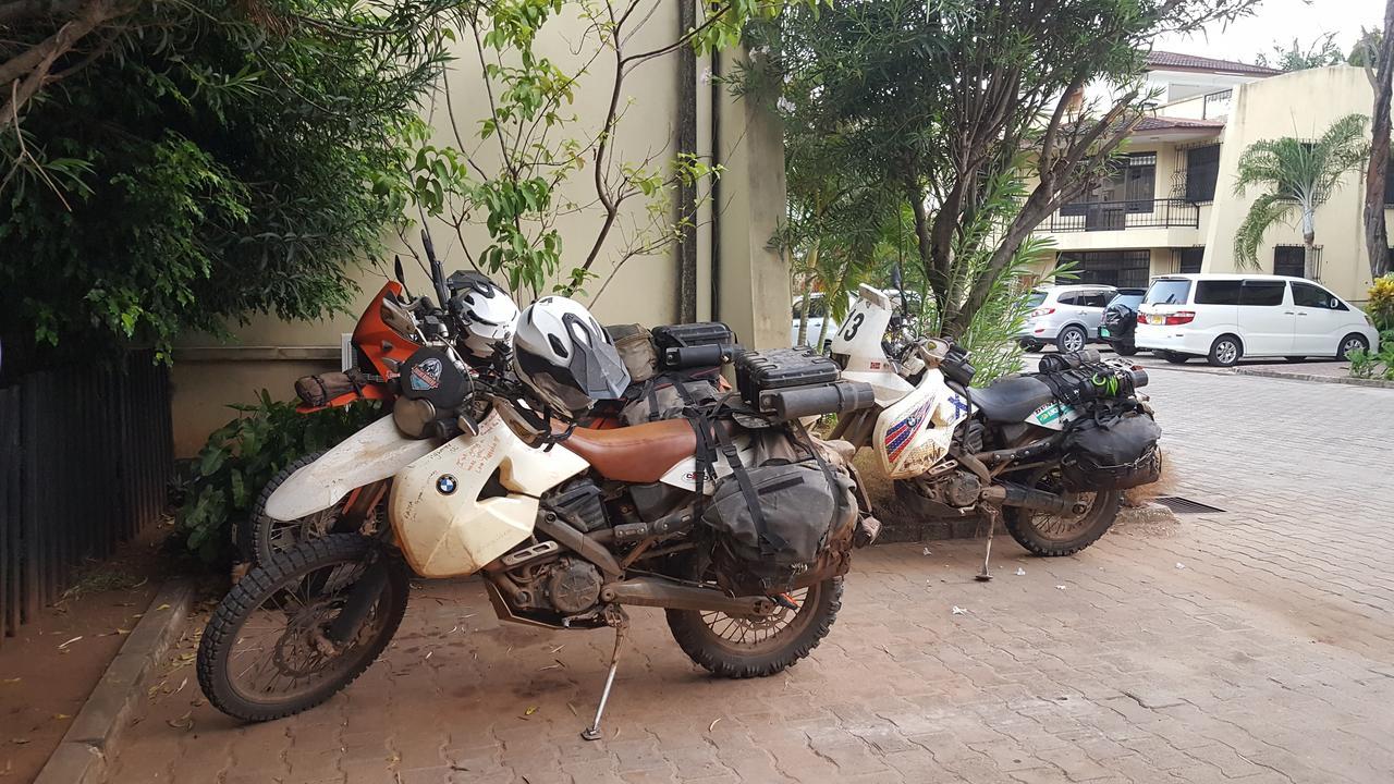 Hunch Backpackers Hostel Dar es Salaam Exterior photo
