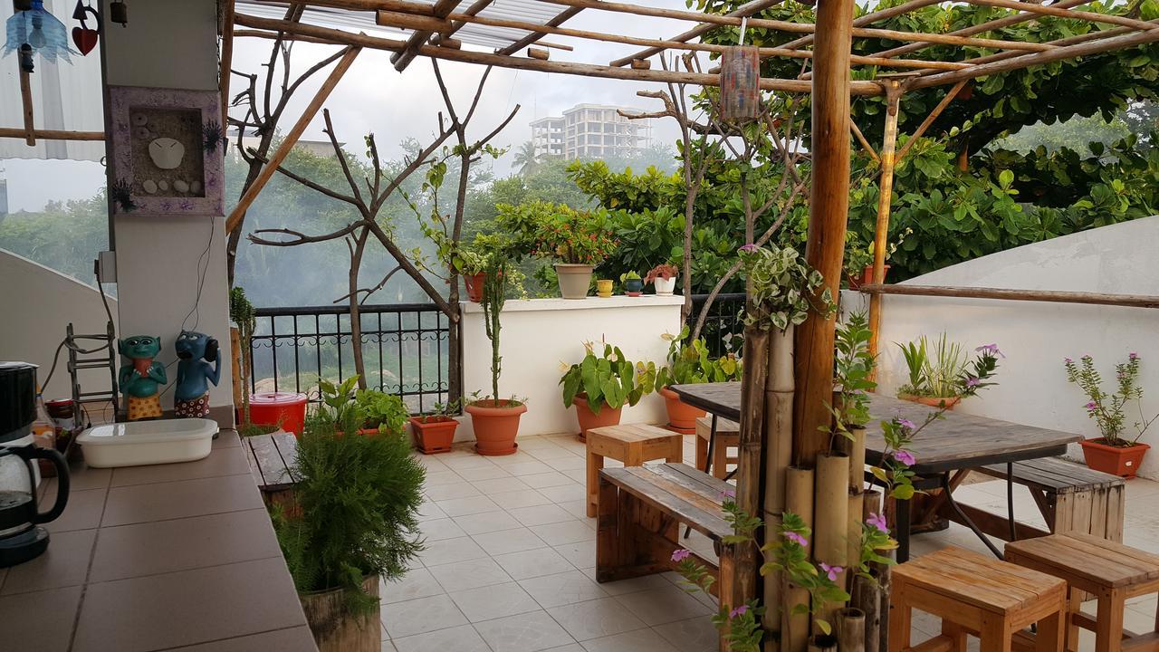 Hunch Backpackers Hostel Dar es Salaam Exterior photo