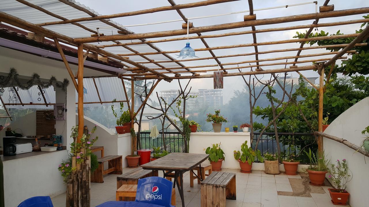 Hunch Backpackers Hostel Dar es Salaam Exterior photo