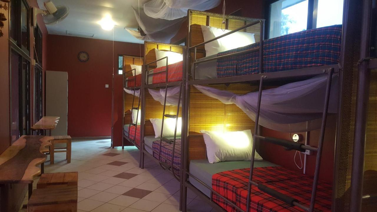 Hunch Backpackers Hostel Dar es Salaam Exterior photo